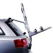 Suport 3 biciclete cu prindere pe haion Thule BackPac 973 pentru VOLKSWAGEN Sharan (Mk II) 5 usi MPV model 2010 -